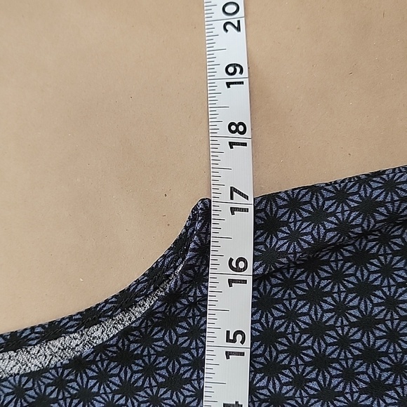 H&M Size S Navy Blue Geometric Floral Sleeveless Blouse, Gently Used Condition - Picture 7 of 11